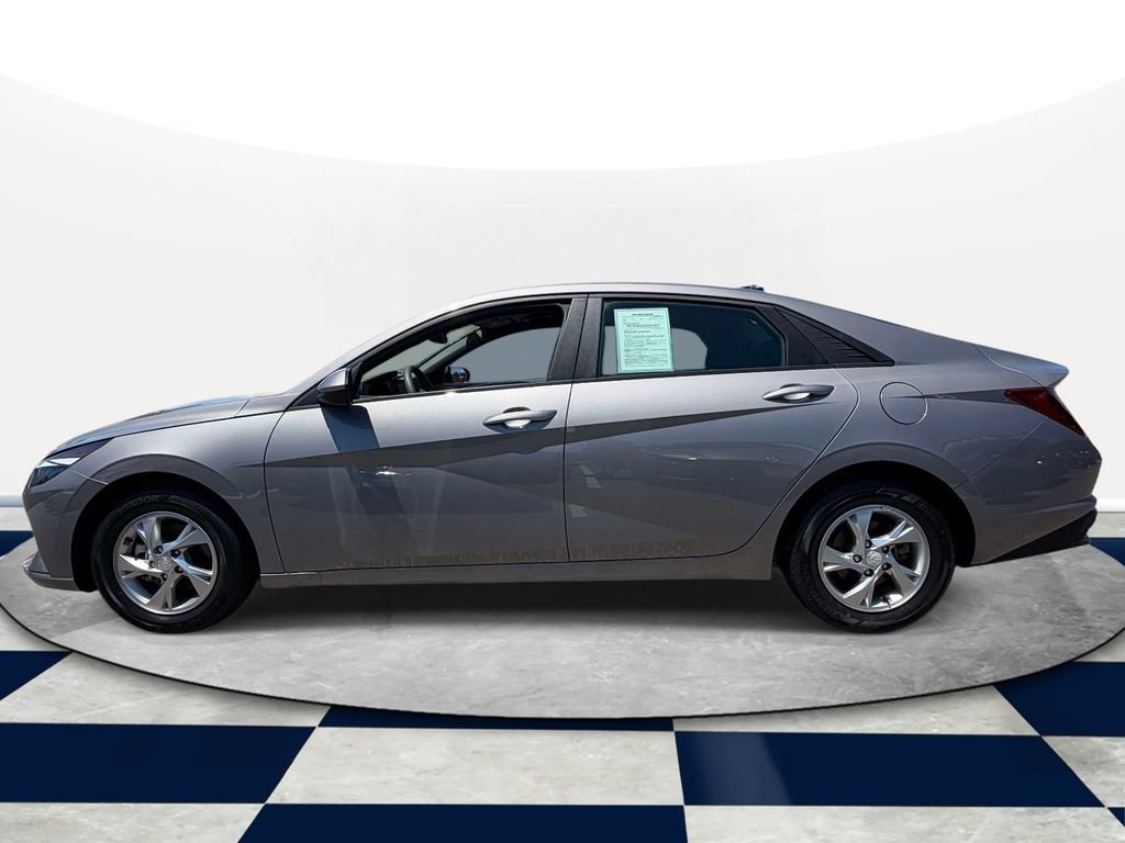 Certified 2023 Hyundai Elantra SE FWD image 4