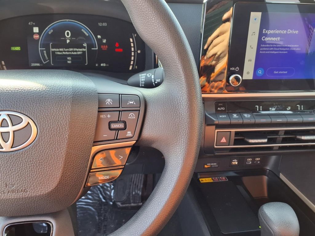 Used 2025 Toyota Camry LE image 12