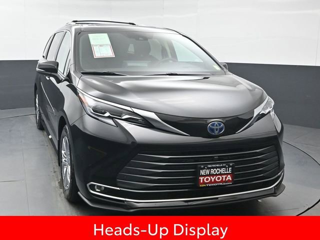 Certified 2024 Toyota Sienna Platinum image 10