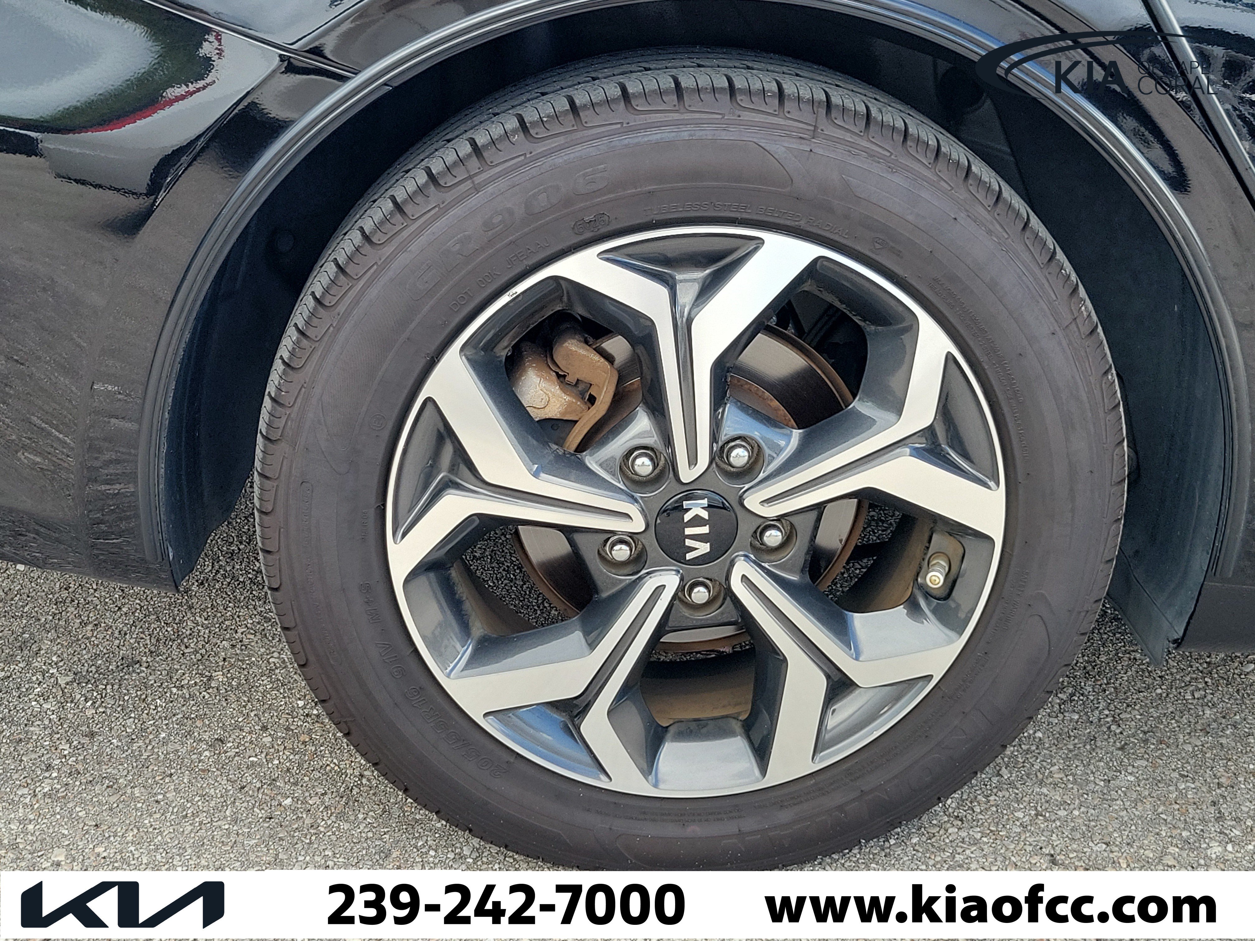 Used 2020 Kia Forte LXS FWD image 7