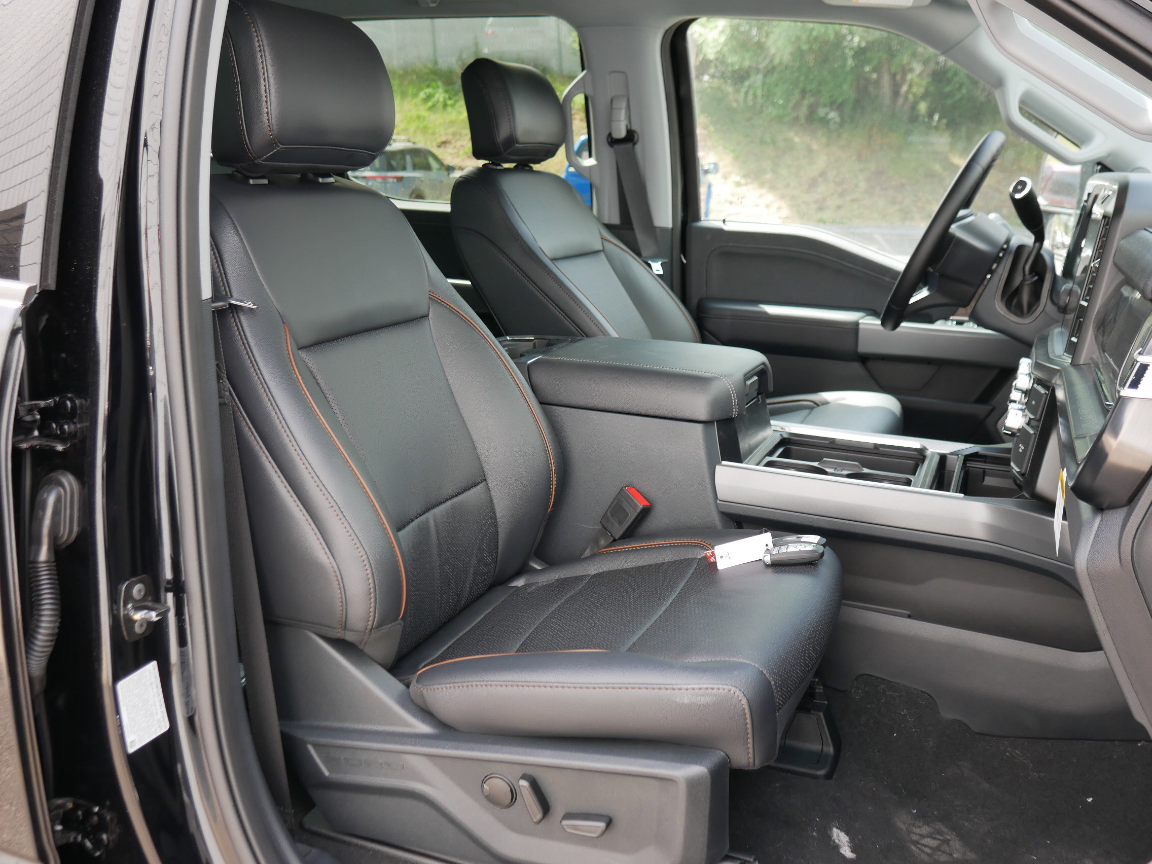 New 2025 Ford F250 Lariat w/ Lariat Ultimate Package image 33