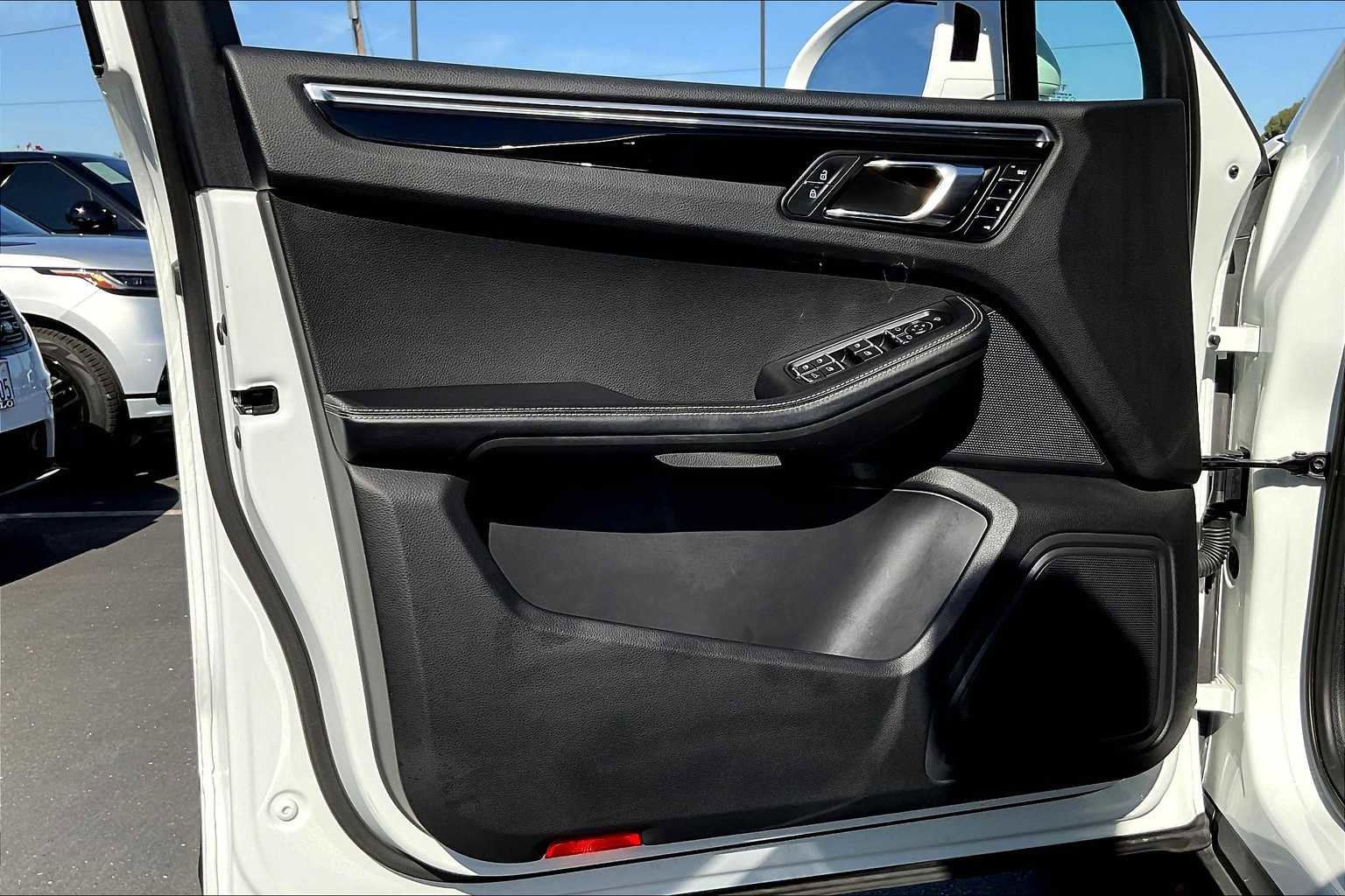 Used 2023 Porsche Macan image 26