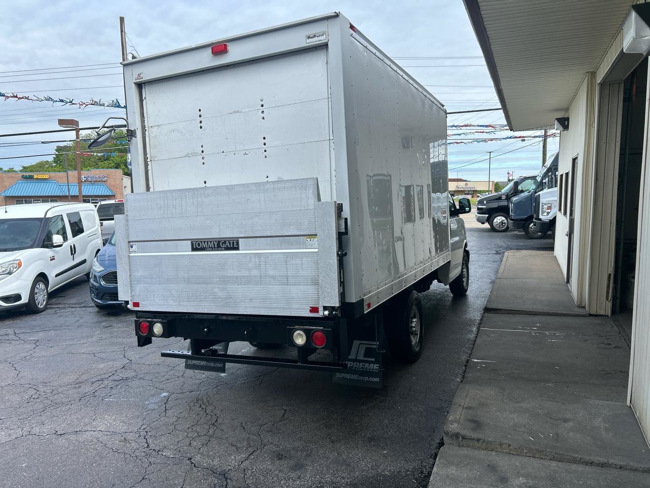 Used 2015 Chevrolet Express 3500 RWD image 5