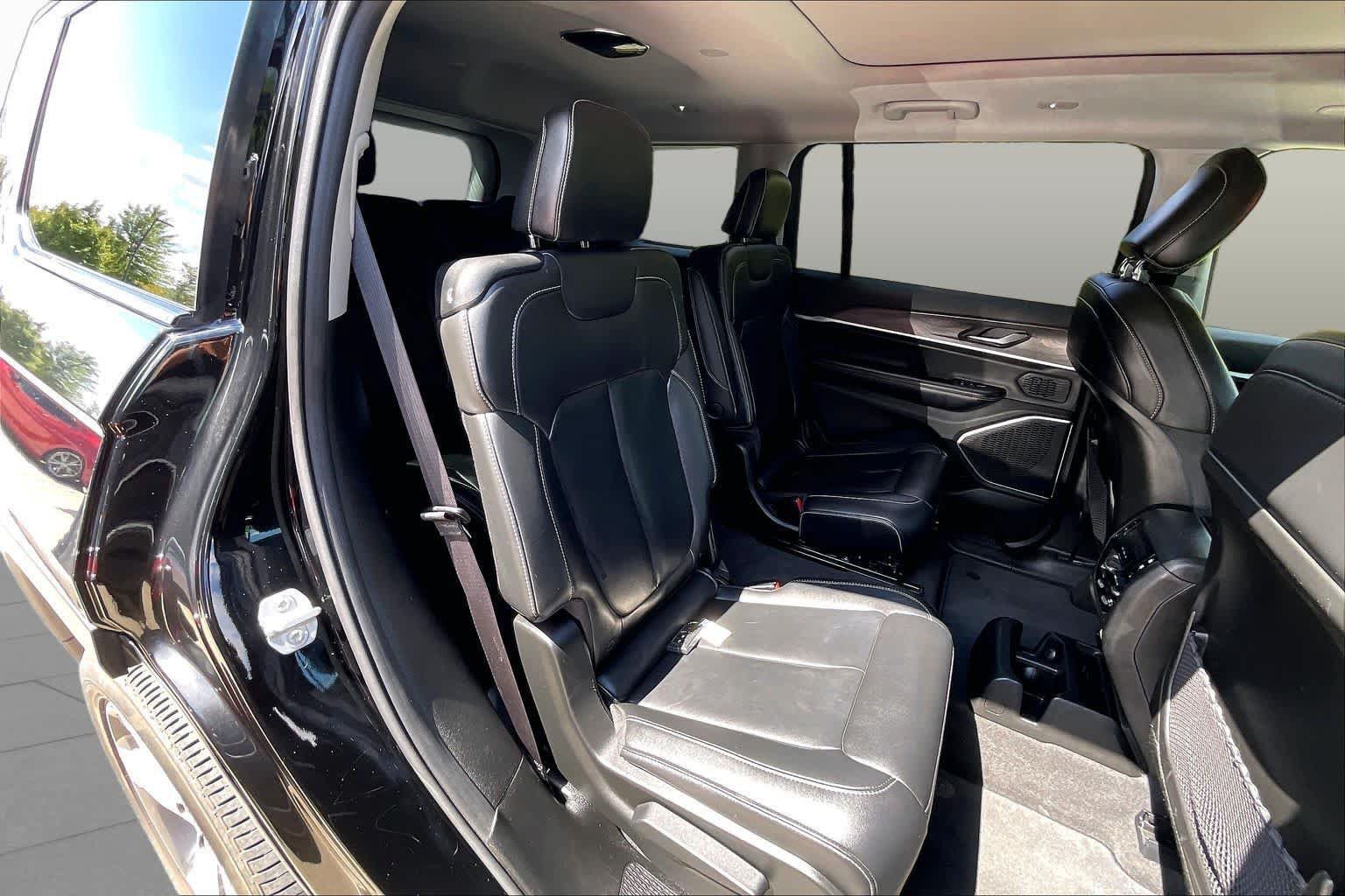Used 2022 Jeep Grand Cherokee L Limited AWD/4WD image 19