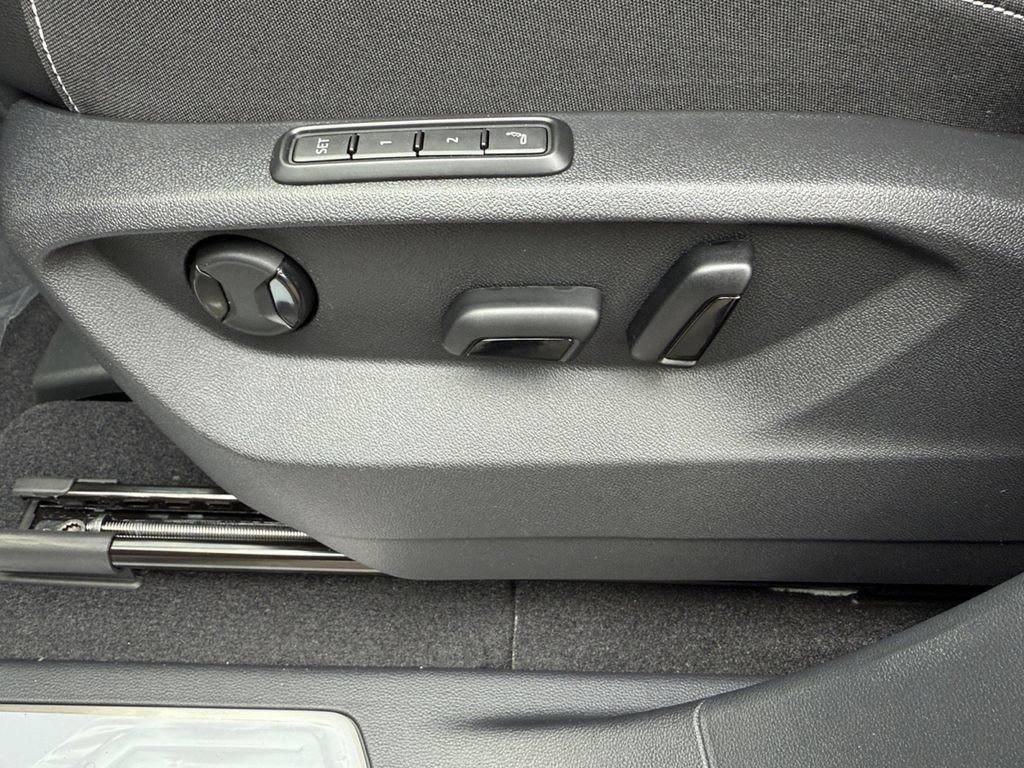 New 2026 Volkswagen Atlas SEL Premium R-Line image 17