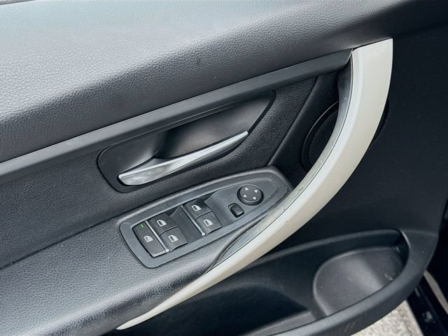 Used 2018 BMW 320i Sedan RWD image 22
