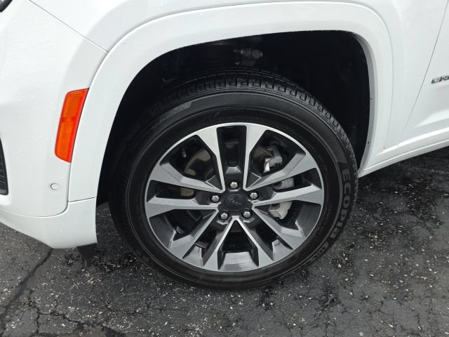 Used 2025 Jeep Grand Cherokee L Overland w/ Advanced Protech Group III AWD/4WD image 61
