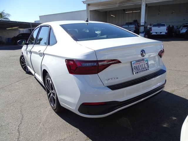 Used 2024 Volkswagen Jetta Sport FWD image 2