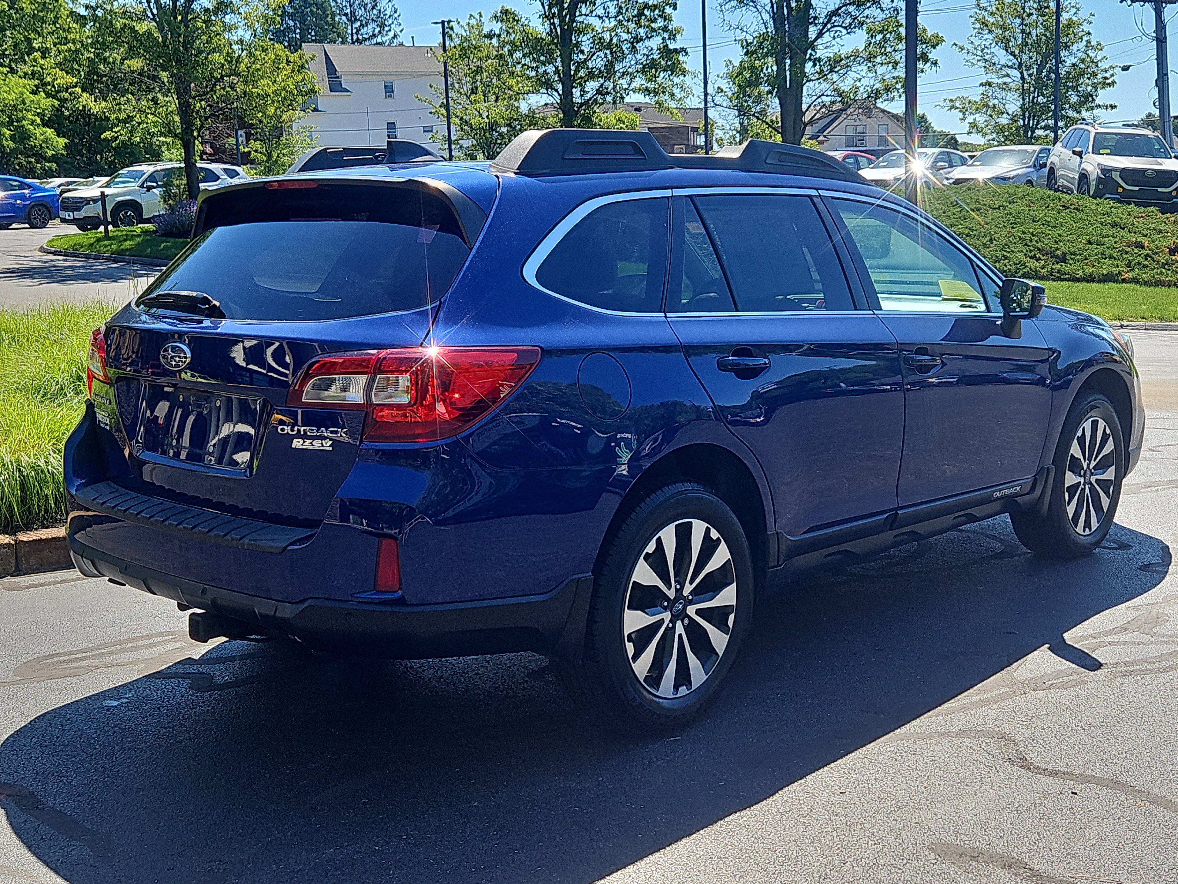 Used 2017 Subaru Outback 2.5i Limited AWD/4WD image 2