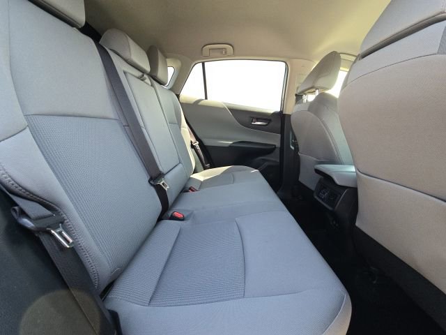 Used 2022 Toyota Venza LE image 12