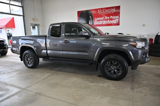 Used 2022 Toyota Tacoma SR5 AWD/4WD image 4