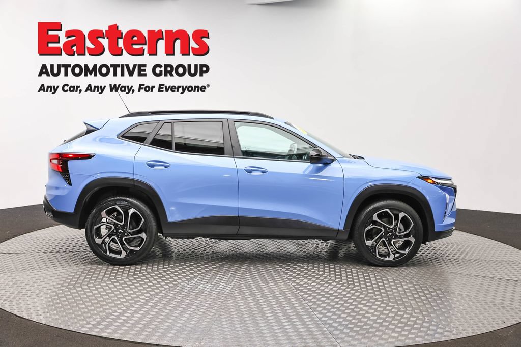 Used 2024 Chevrolet Trax RS w/ Driver Confidence Package FWD image 4