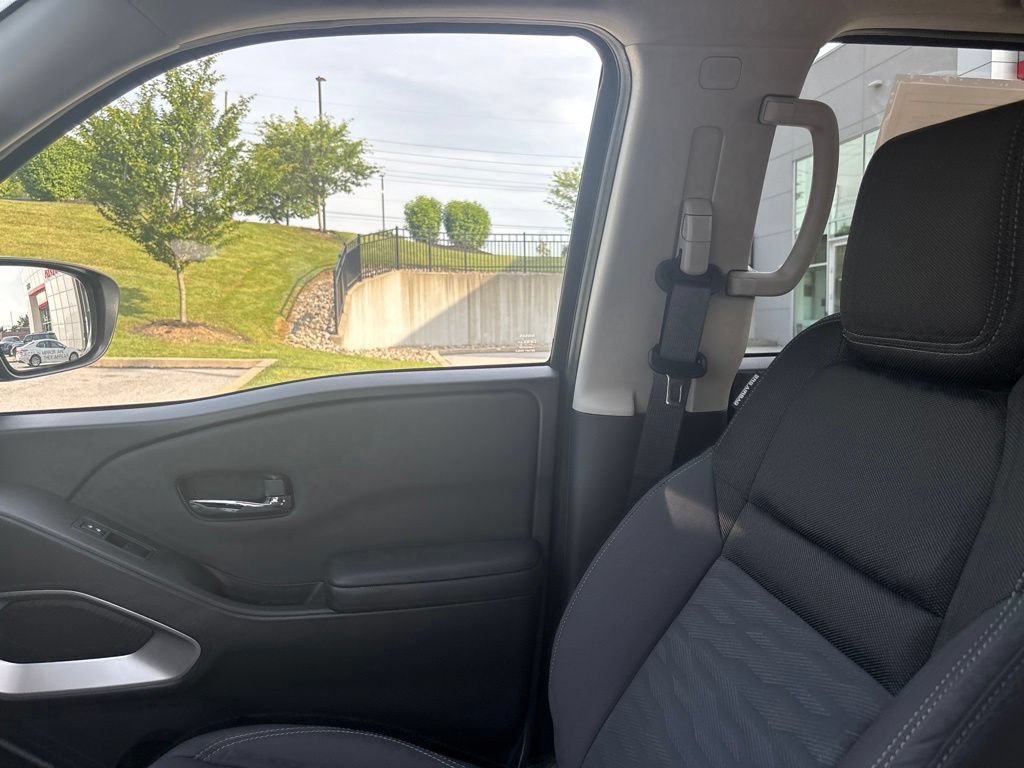 Used 2024 Nissan Frontier SV w/ Tow Package AWD/4WD image 26
