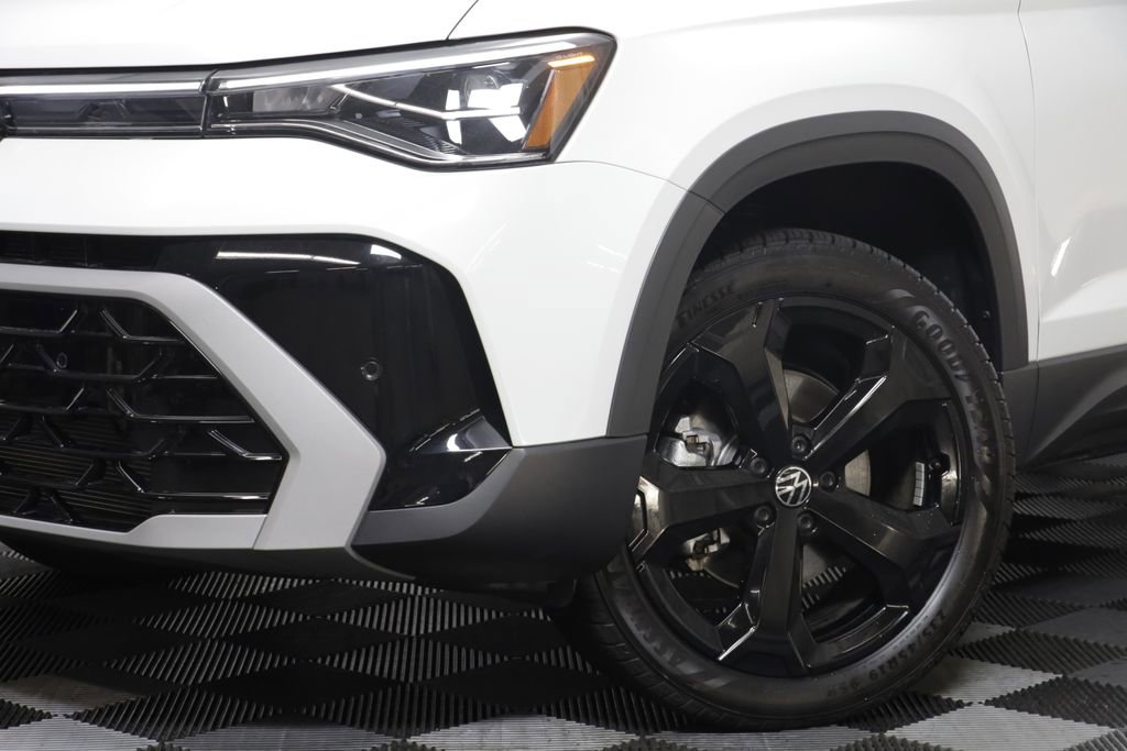 Used 2025 Volkswagen Taos SEL w/ Black Wheel Plus Package AWD/4WD image 3