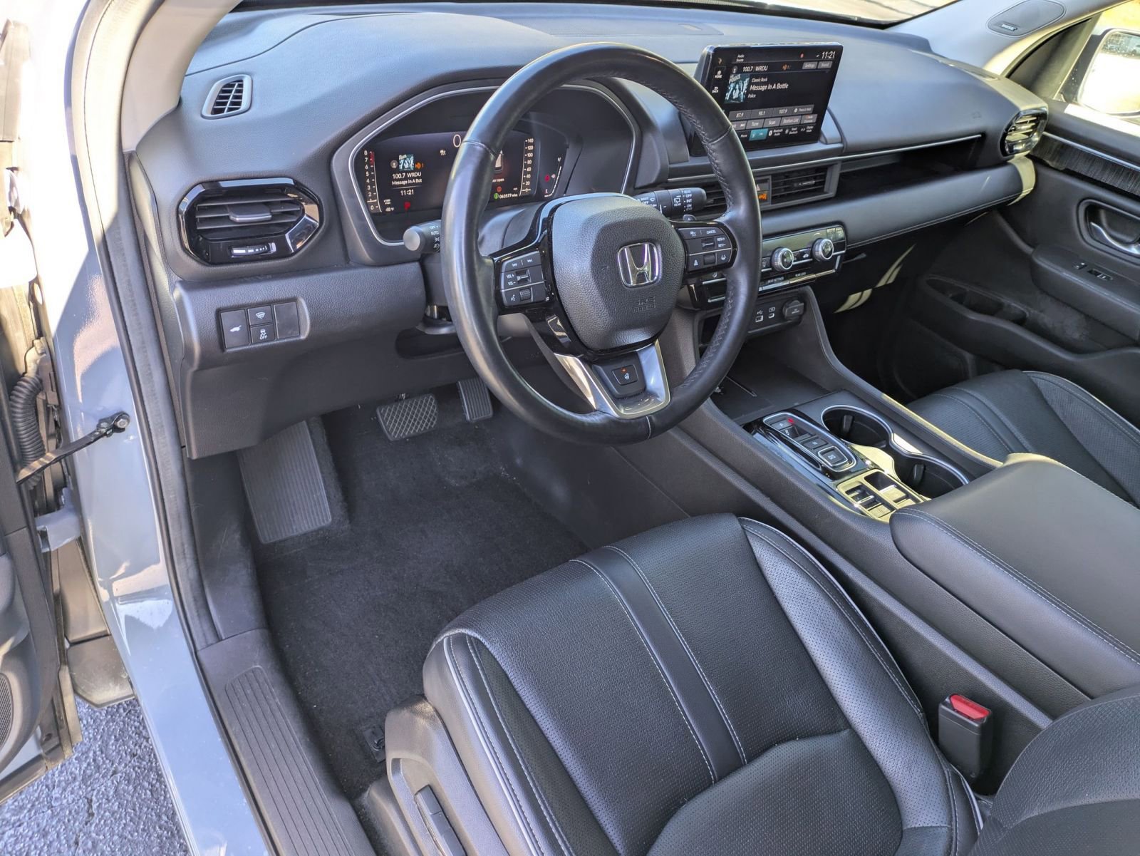 Used 2023 Honda Pilot Elite image 9