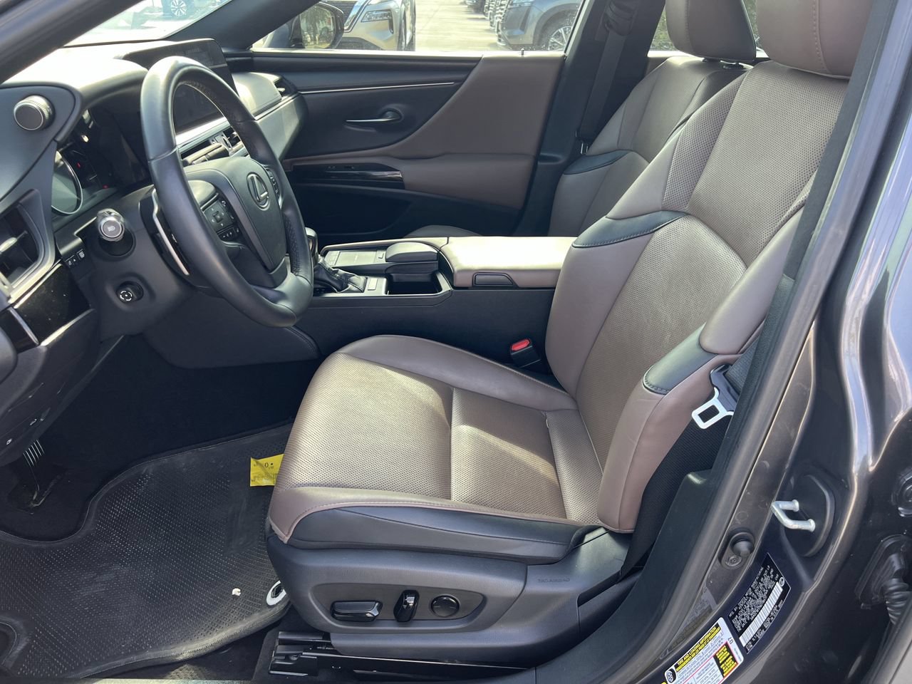 Used 2022 Lexus ES 350 w/ Premium Package FWD image 4
