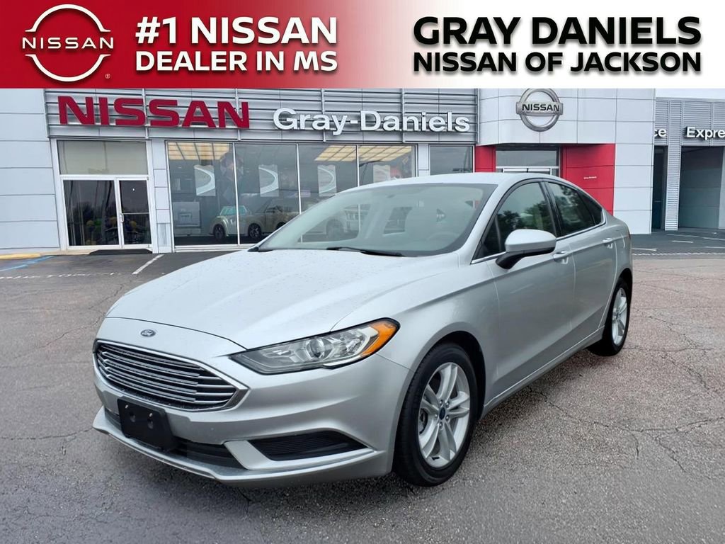 Used 2018 Ford Fusion SE w/ Fusion SE Technology Package FWD image 3