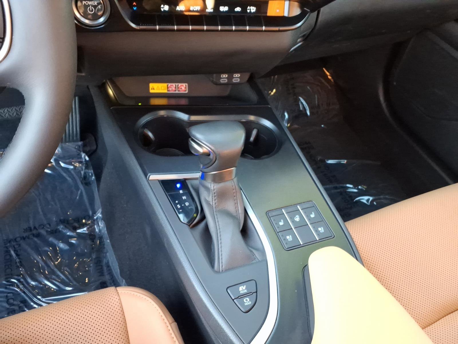 Used 2023 Lexus UX 250h AWD w/ Accessory Package (Z2) image 9