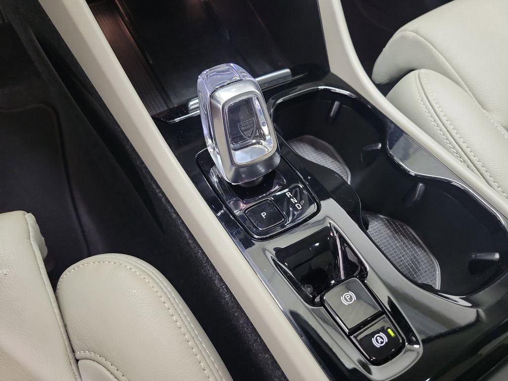 Certified 2023 Volvo XC40 B4 Plus w/ Driver Assist Package image 30