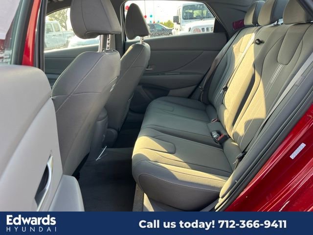 New 2025 Hyundai Elantra SEL image 9