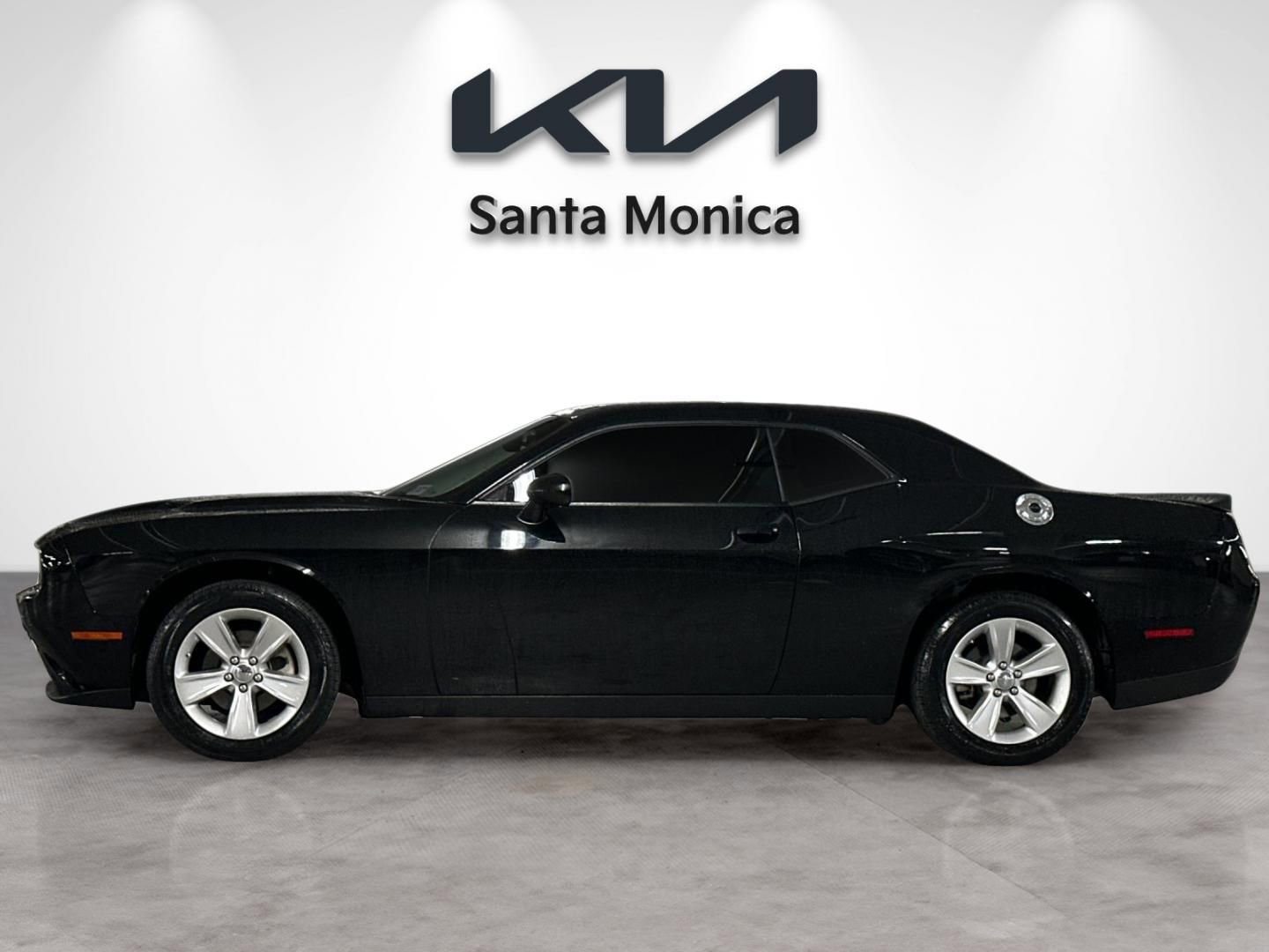 Used 2023 Dodge Challenger SXT image 3