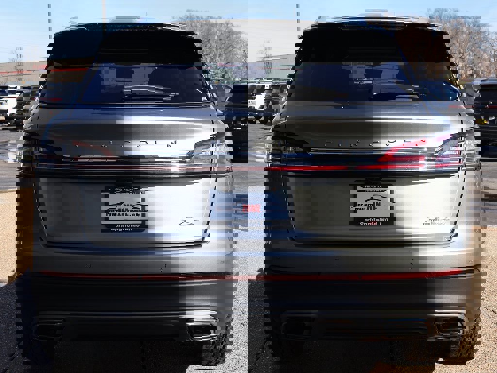 Used 2023 Lincoln Nautilus Reserve w/ Equipment Group 201A image 5