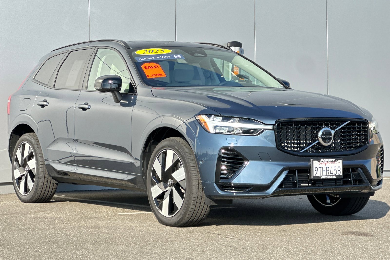 Certified 2025 Volvo XC60 T8 Plus w/ Protection Package Premier image 7