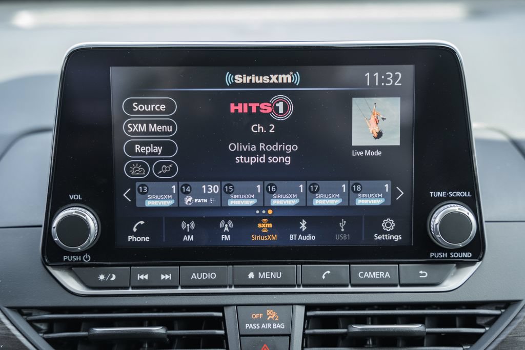 Used 2025 Nissan Altima 2.5 SV FWD image 17