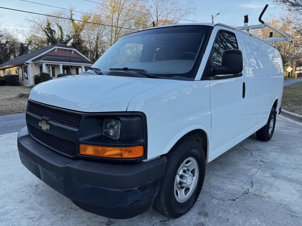 Used 2017 Chevrolet Express 2500 image 5