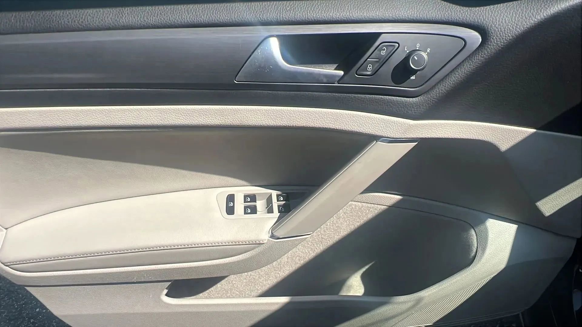 Used 2020 Volkswagen Golf 4-Door image 24