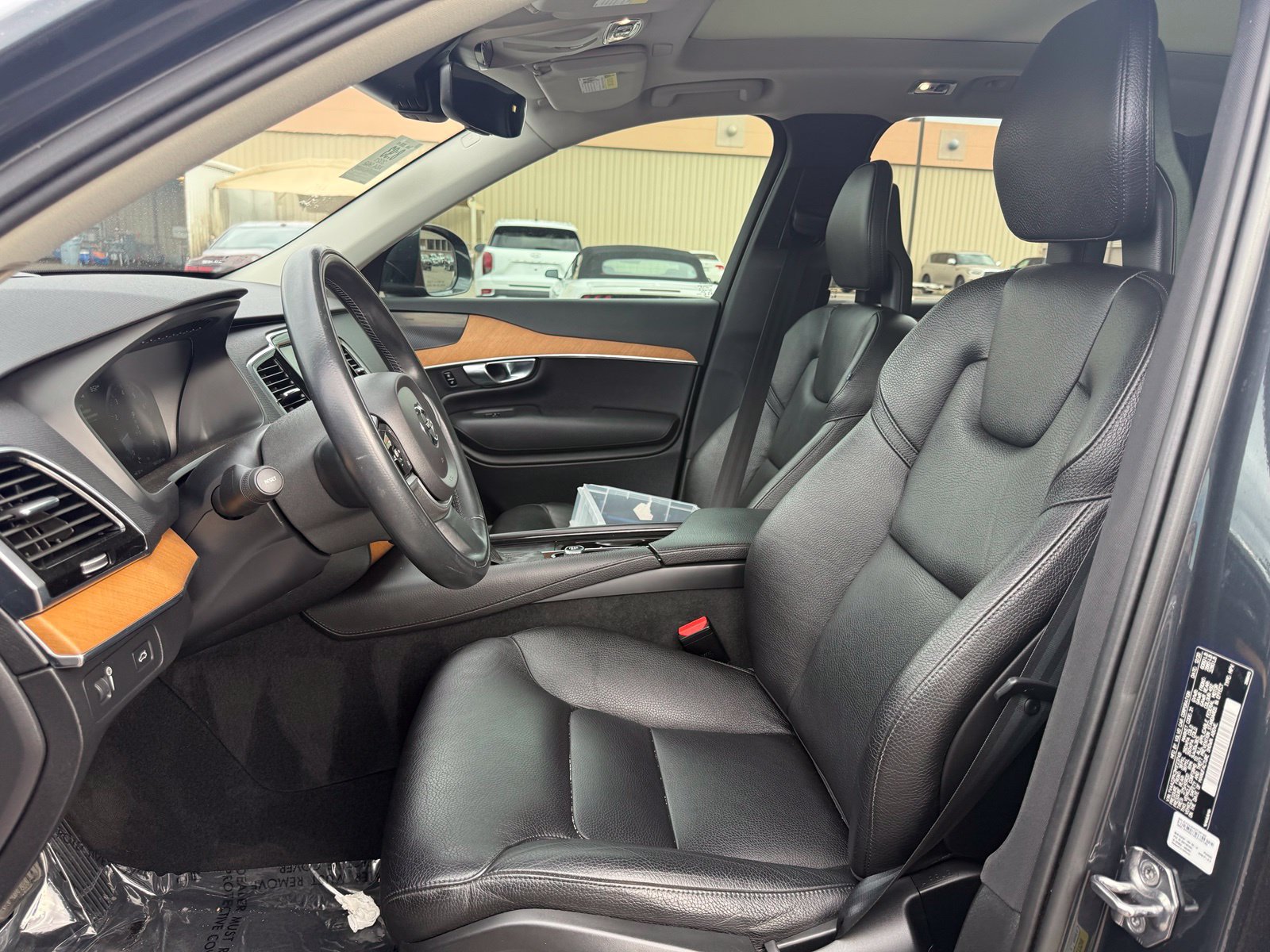 Used 2021 Volvo XC90 T6 Momentum w/ Advanced Package AWD/4WD image 13