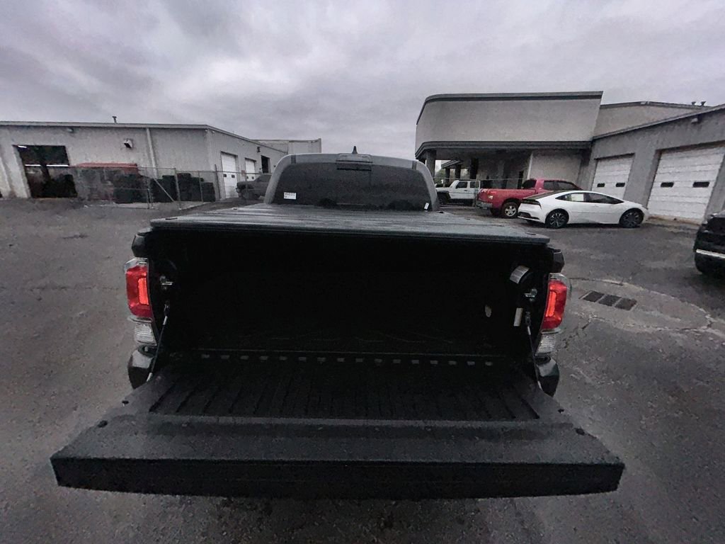 Used 2022 Toyota Tacoma TRD Sport AWD/4WD image 28