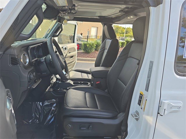 Used 2024 Jeep Wrangler Sahara w/ Technology Group image 15