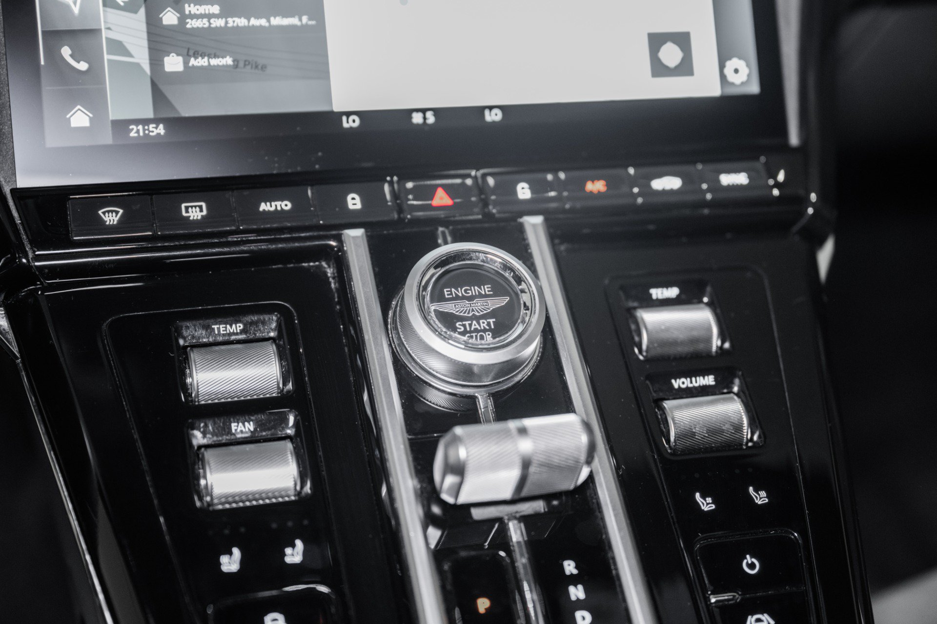 Used 2025 Aston Martin V8 Vantage Coupe RWD image 26