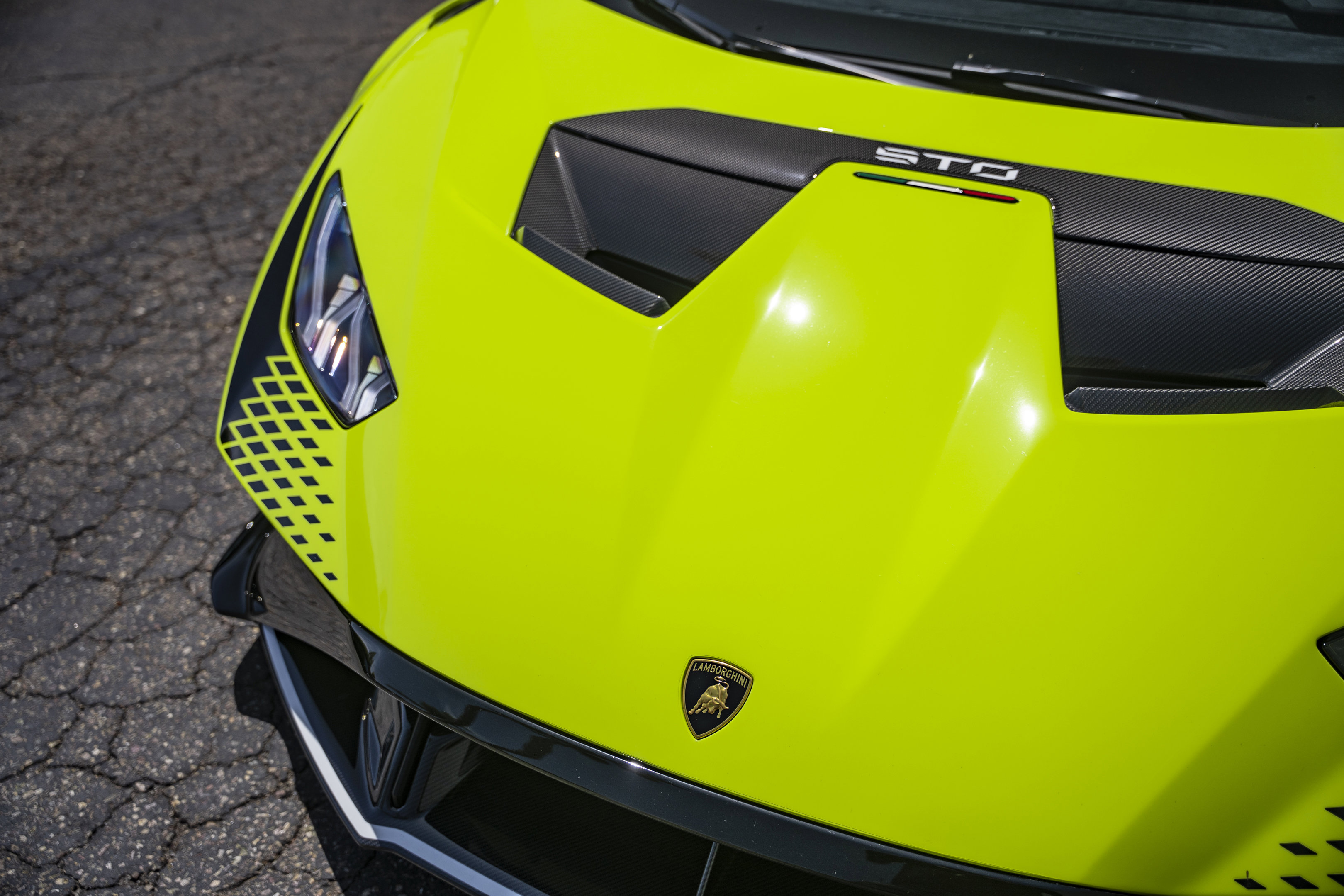 Used 2023 Lamborghini Huracan STO RWD image 24