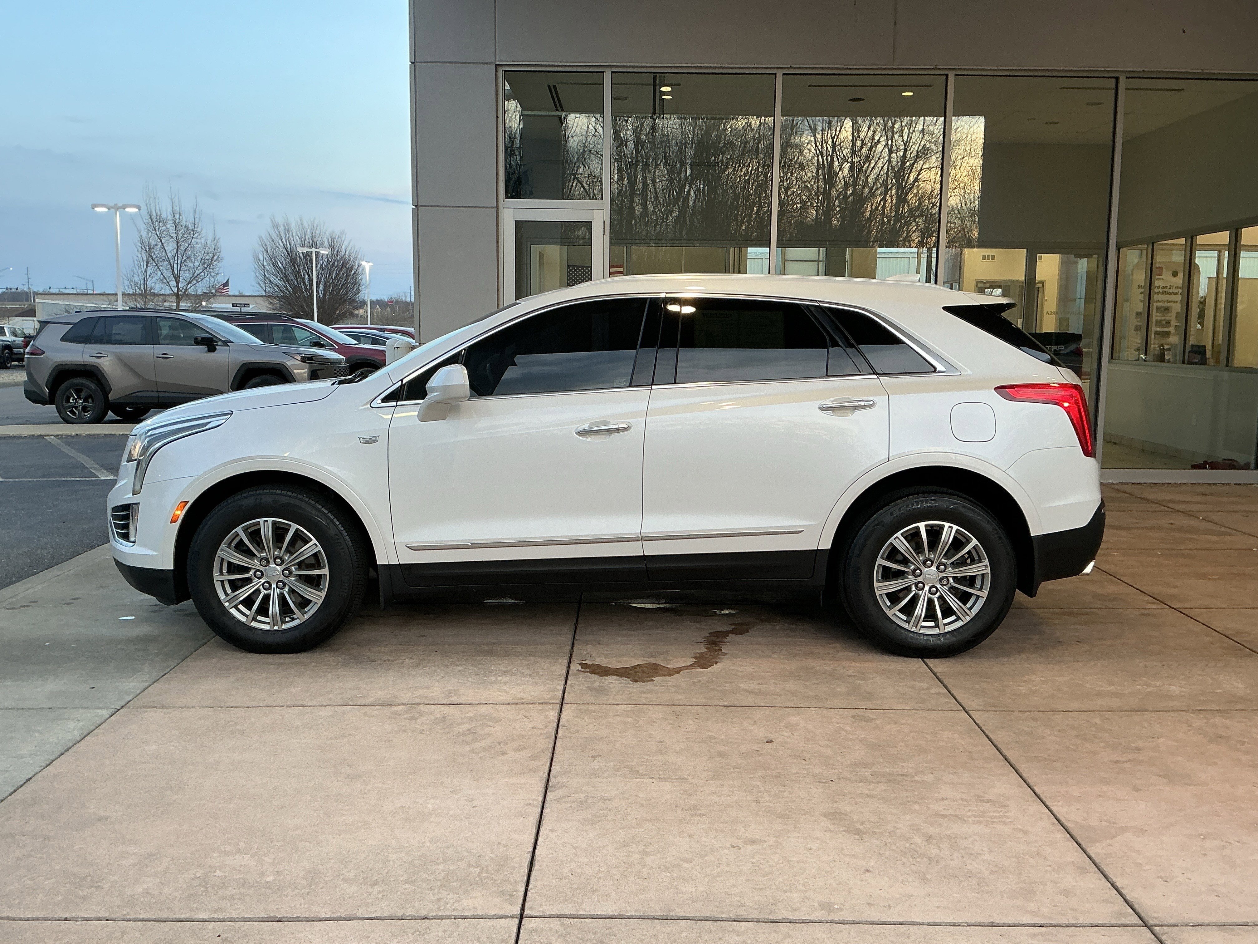 Used 2018 Cadillac XT5 Luxury w/ Driver Awareness Package image 19