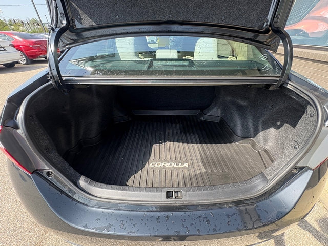 Used 2016 Toyota Corolla LE FWD image 5