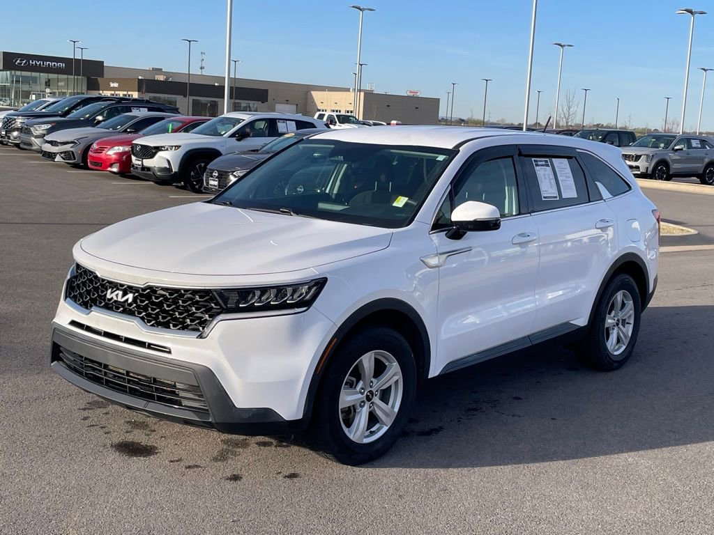 Used 2022 Kia Sorento LX image 3