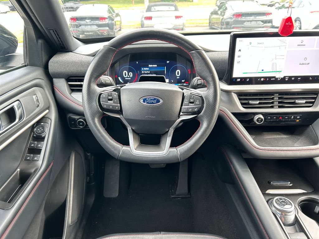 Used 2025 Ford Explorer ST-Line w/ ST-Line Street Pack AWD/4WD image 17