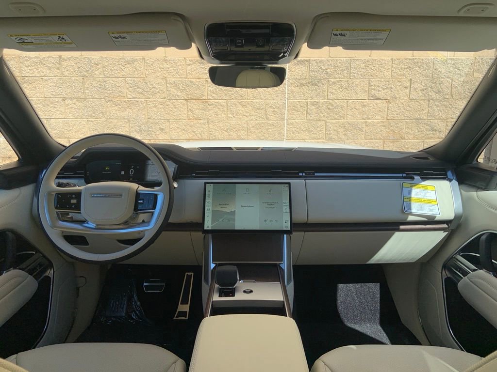 New 2025 Land Rover Range Rover Long Wheelbase SE image 18