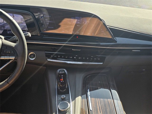 Used 2024 Cadillac Escalade Premium Luxury w/ Performance Package image 17