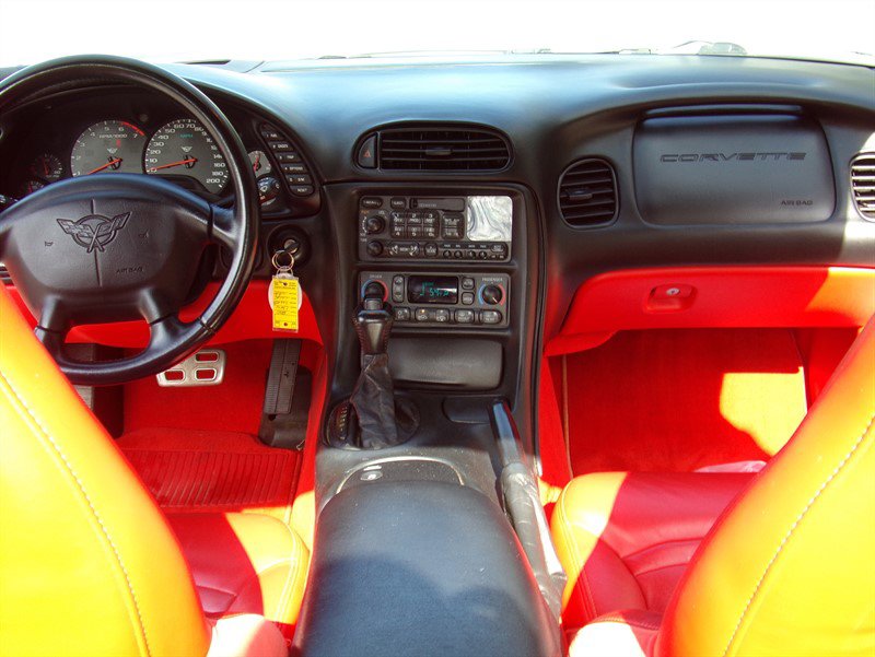 Used 2000 Chevrolet Corvette Coupe w/ Roof Pkg RWD image 24