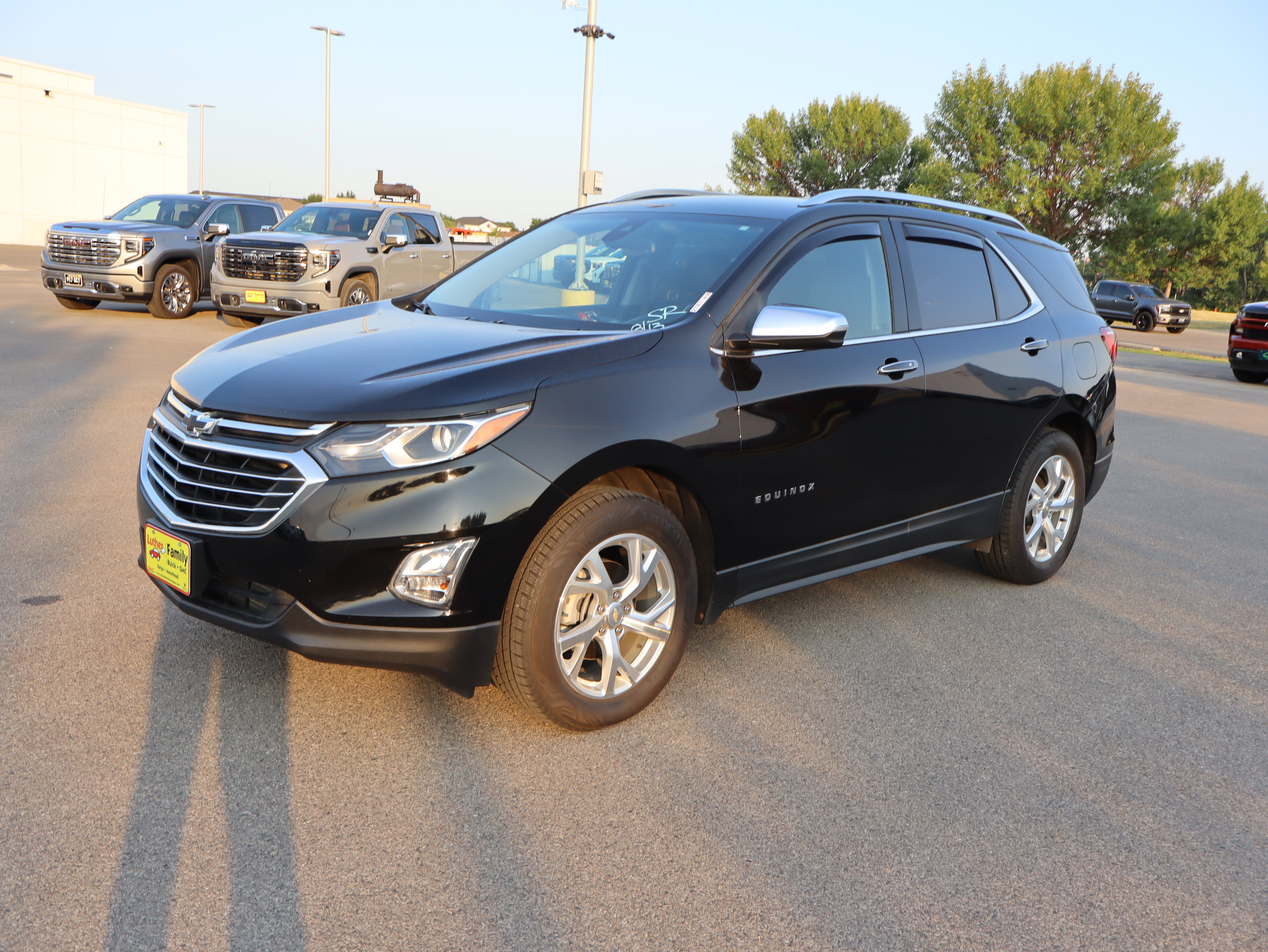 Used 2020 Chevrolet Equinox Premier AWD/4WD image 3