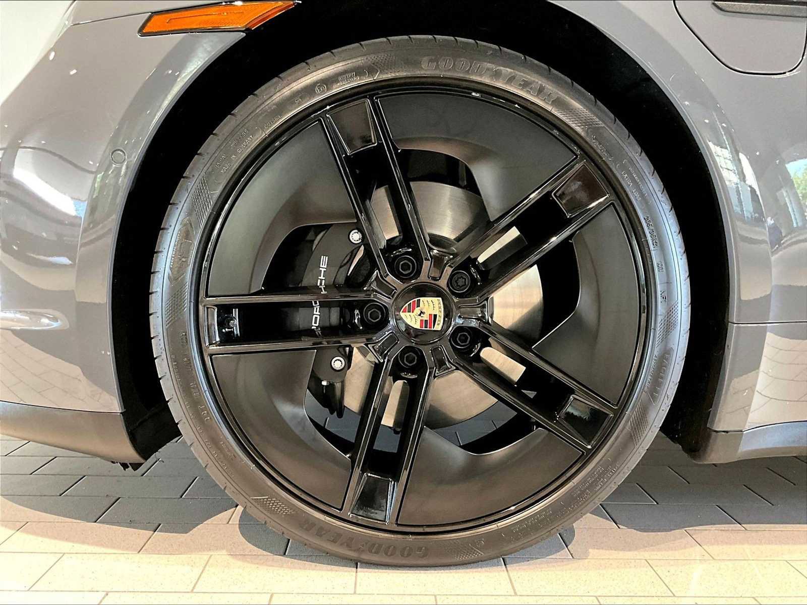 Used 2025 Porsche Taycan image 14