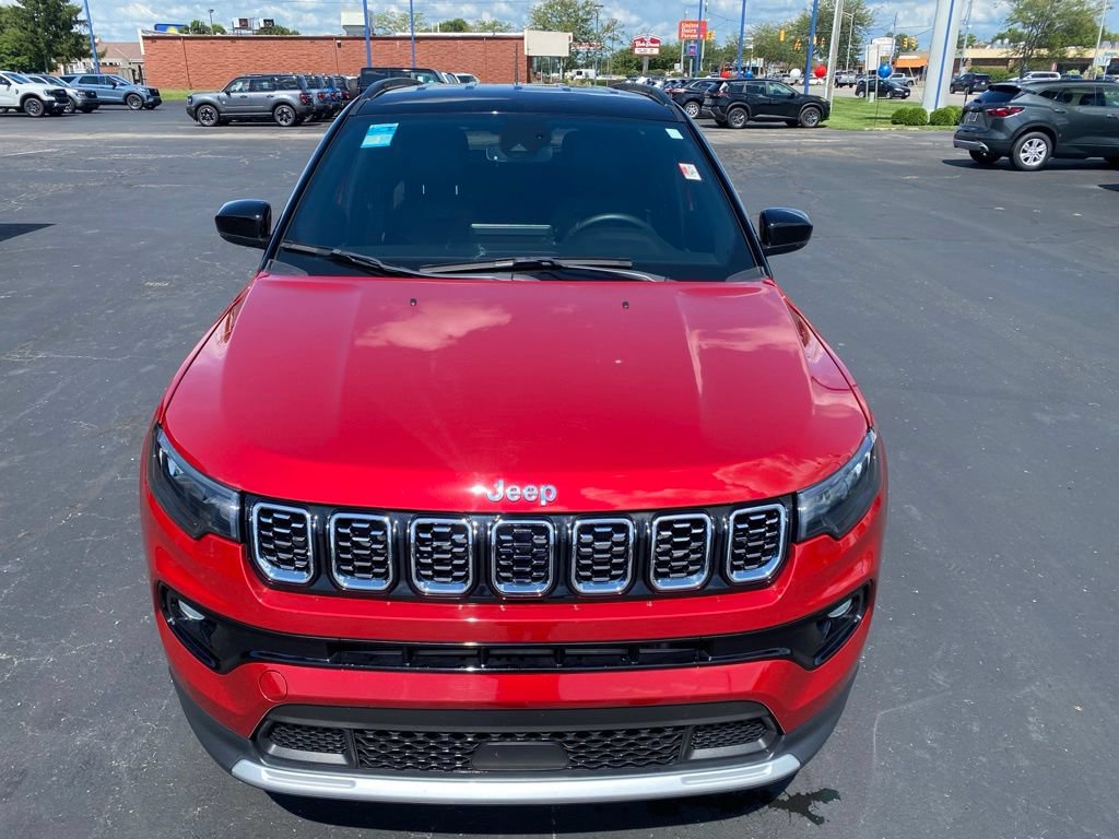 Used 2025 Jeep Compass Limited AWD/4WD image 9
