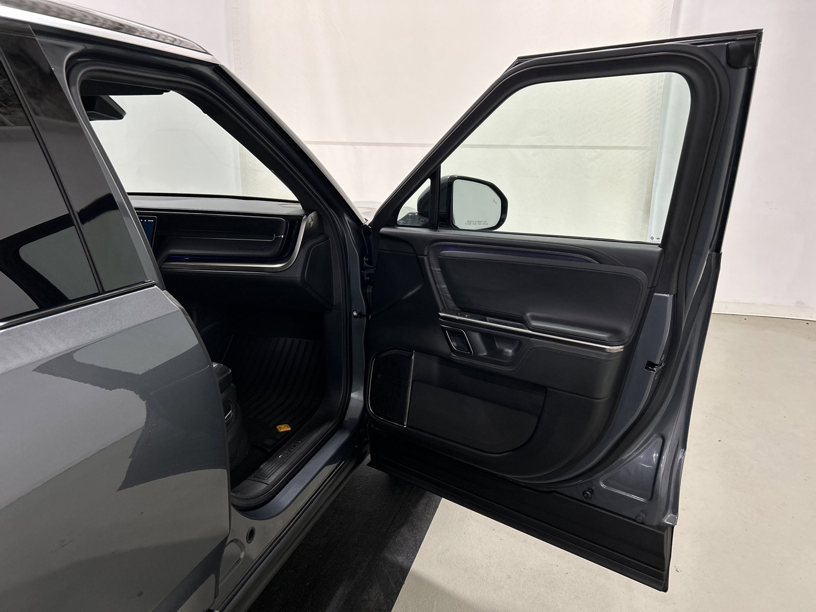 Used 2024 Rivian R1S Adventure image 18