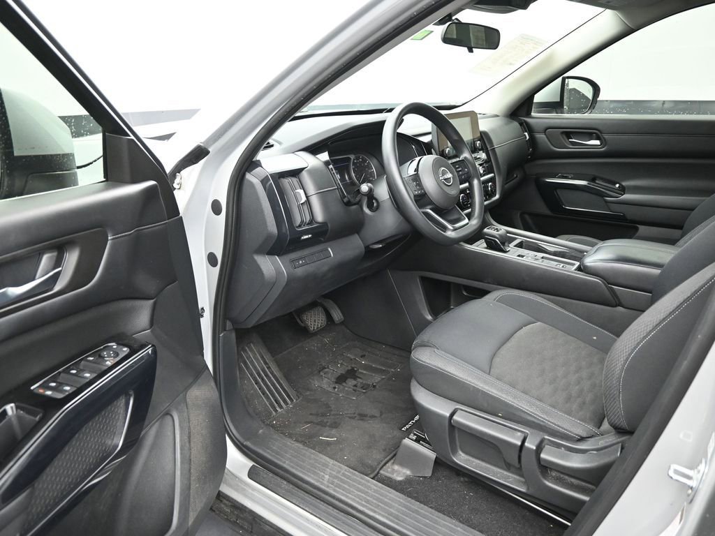 Used 2022 Nissan Pathfinder S image 10