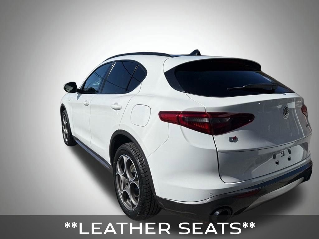 Used 2023 Alfa Romeo Stelvio Ti image 3