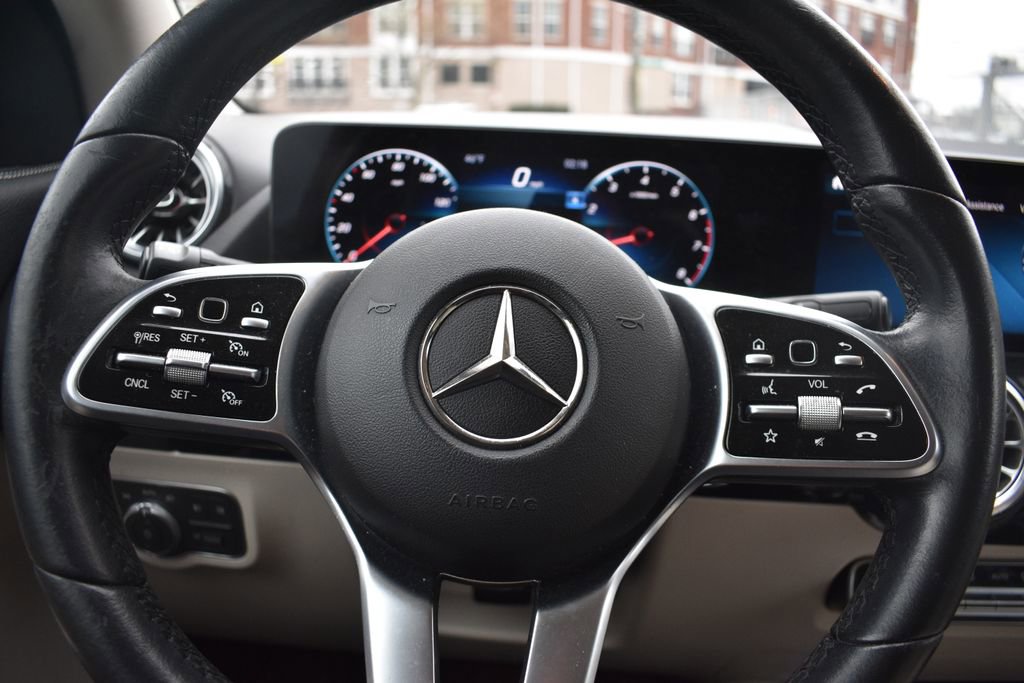 Used 2022 Mercedes-Benz GLA 250 w/ Premium Package Lite image 13