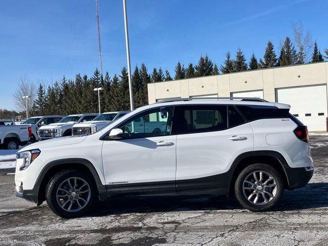 Used 2024 GMC Terrain SLT image 21
